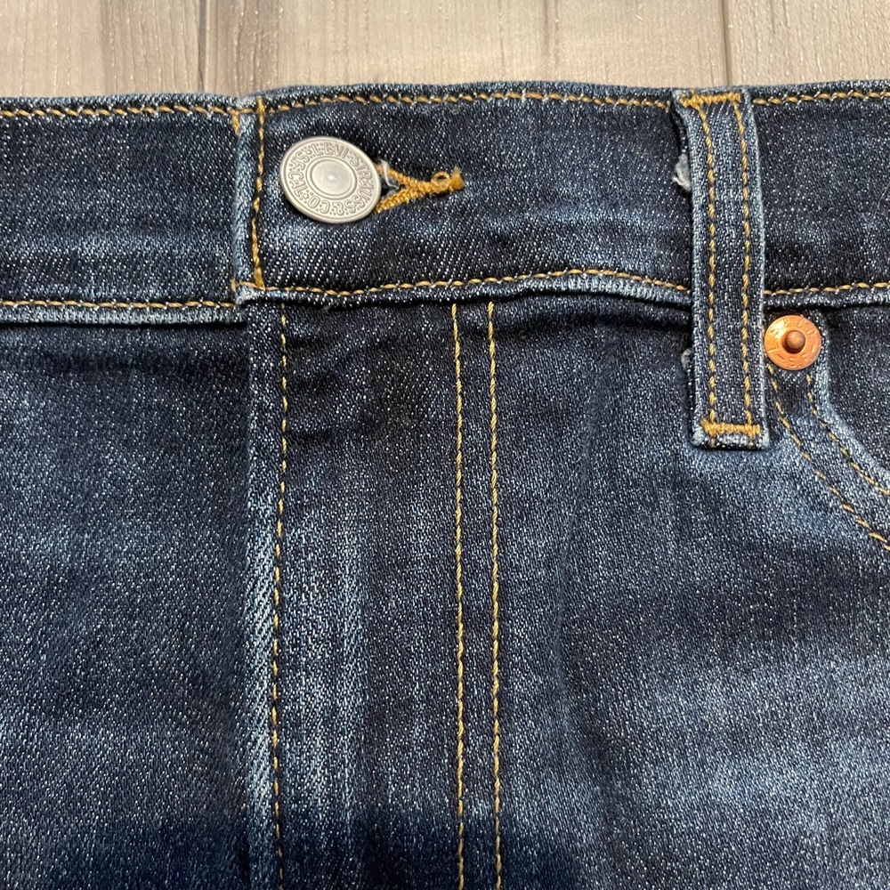 Levi’s High Rise Shorts - Picture 3 of 5